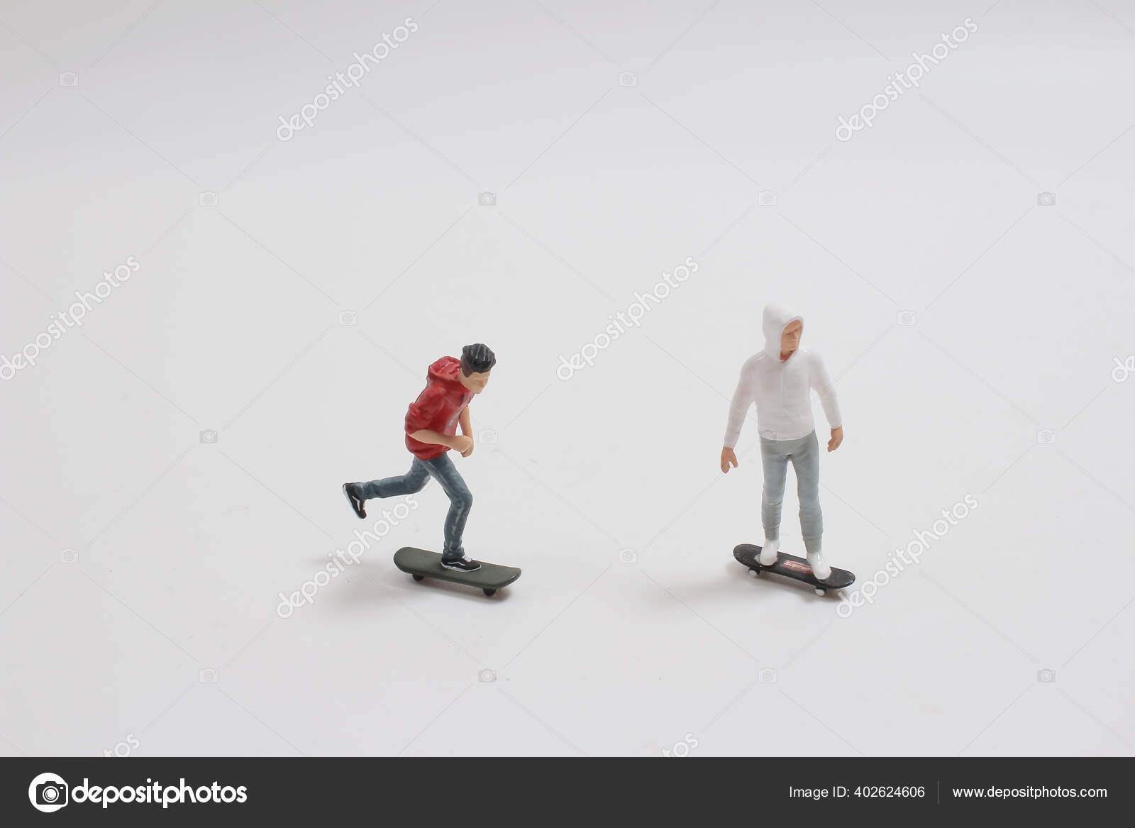 Die Minifigur Spielt Das Skateboard Bord - Stockfotografie: lizenzfreie  Fotos © sameashk.yahoo.com.hk 402624606 | Depositphotos