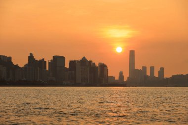 Victoria Limanı, gün batımında, Lei Yue Mun 23 Ağustos 2020