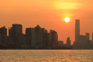 Victoria Limanı, gün batımında, Lei Yue Mun 23 Ağustos 2020