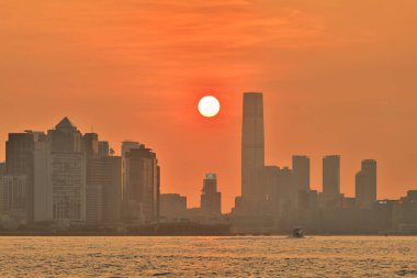 Victoria Limanı, gün batımında, Lei Yue Mun 23 Ağustos 2020