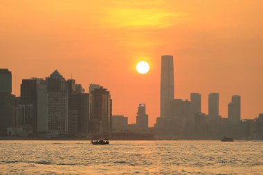 Victoria Limanı, gün batımında, Lei Yue Mun 23 Ağustos 2020