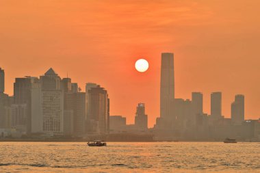 Victoria Limanı, gün batımında, Lei Yue Mun 23 Ağustos 2020