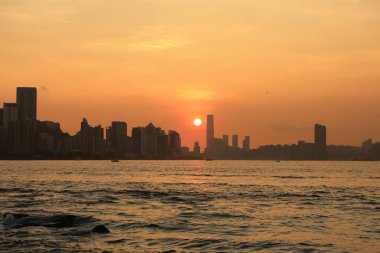 Victoria Limanı, gün batımında, Lei Yue Mun 23 Ağustos 2020