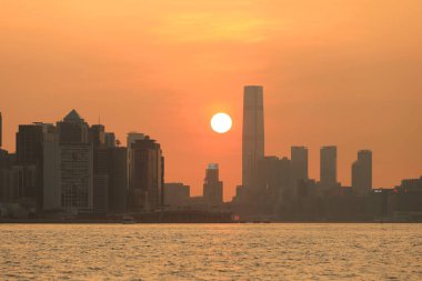 Victoria Limanı, gün batımında, Lei Yue Mun 23 Ağustos 2020