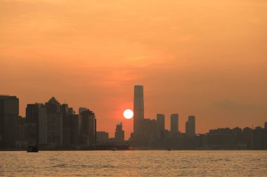 Victoria Limanı, gün batımında, Lei Yue Mun 23 Ağustos 2020