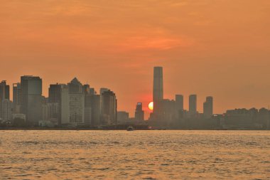 Victoria Limanı, gün batımında, Lei Yue Mun 23 Ağustos 2020