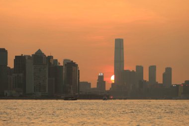 Victoria Limanı, gün batımında, Lei Yue Mun 23 Ağustos 2020