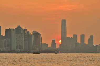 Victoria Limanı, gün batımında, Lei Yue Mun 23 Ağustos 2020