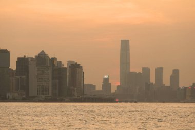 Victoria Limanı, gün batımında, Lei Yue Mun 23 Ağustos 2020