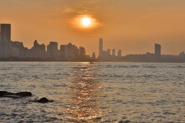 Victoria Limanı, gün batımında, Lei Yue Mun 23 Ağustos 2020