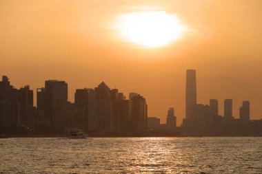 Victoria Limanı, gün batımında, Lei Yue Mun 23 Ağustos 2020