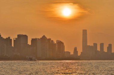 Victoria Limanı, gün batımında, Lei Yue Mun 23 Ağustos 2020