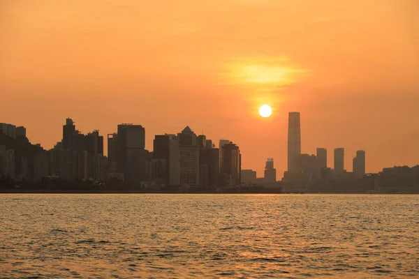 Victoria Limanı, gün batımında, Lei Yue Mun 23 Ağustos 2020