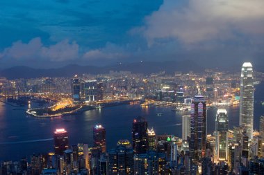 3 Haziran 2007 'de Hong Kong ufuk çizgisi gündüz vakti Victoria Peak, Hong Kong Çin' de