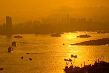 Gün batımında Victoria Limanı, 25 Mayıs 2007 'de Devils Peak hk.