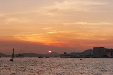 Wan Chai Rıhtım Alanı 'ndan Kowloon' un görüntüsü 22 Haziran 2007 