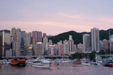 22 Haziran 2007 'de Alacakaranlık Hong Kong Limanı' nda bir gezinti.