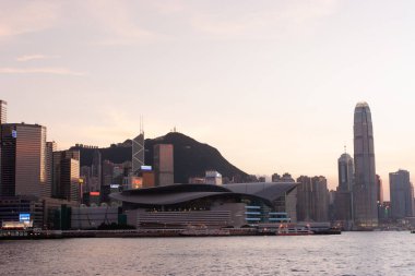 22 Haziran 2007 'de Hong Kong adasındaki Victoria limanı boyunca su cephesi