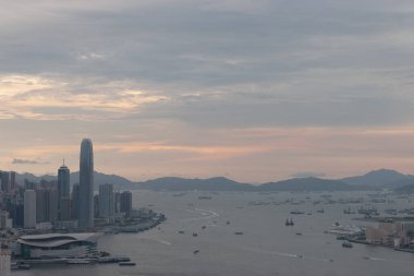 24 Haziran 2007 Hong Kong manzarası, Red Incense Burner Summitak 'tan manzara