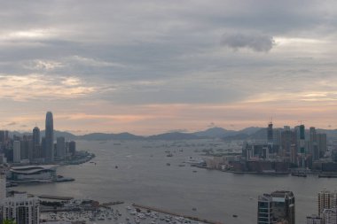 24 Haziran 2007 Hong Kong manzarası, Red Incense Burner Summitak 'tan manzara