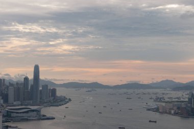 24 Haziran 2007 Hong Kong manzarası, Red Incense Burner Summitak 'tan manzara