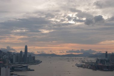 24 Haziran 2007 Hong Kong manzarası, Red Incense Burner Summitak 'tan manzara