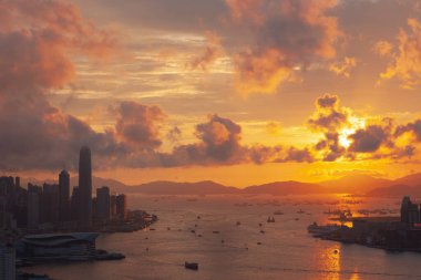 24 Haziran 2007 Hong Kong manzarası, Red Incense Burner Summitak 'tan manzara