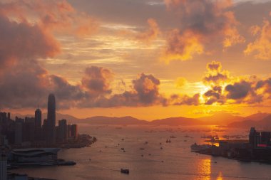 24 Haziran 2007 Hong Kong manzarası, Red Incense Burner Summitak 'tan manzara