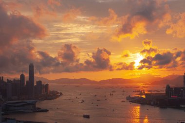 24 Haziran 2007 Hong Kong manzarası, Red Incense Burner Summitak 'tan manzara