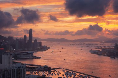 24 Haziran 2007 Hong Kong manzarası, Red Incense Burner Summitak 'tan manzara