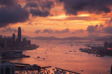 24 Haziran 2007 Hong Kong manzarası, Red Incense Burner Summitak 'tan manzara
