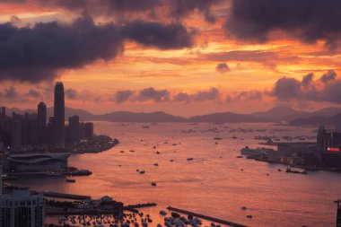 24 Haziran 2007 Hong Kong manzarası, Red Incense Burner Summitak 'tan manzara