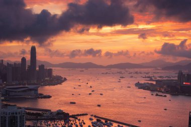 24 Haziran 2007 Hong Kong manzarası, Red Incense Burner Summitak 'tan manzara