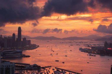 24 Haziran 2007 Hong Kong manzarası, Red Incense Burner Summitak 'tan manzara