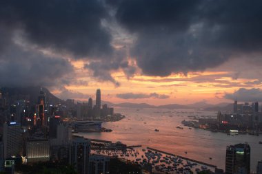 24 Haziran 2007 Hong Kong manzarası, Red Incense Burner Summitak 'tan manzara