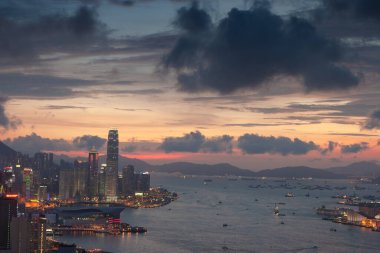 24 Haziran 2007 Hong Kong manzarası, Red Incense Burner Summitak 'tan manzara