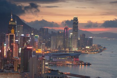 24 Haziran 2007 Hong Kong manzarası, Red Incense Burner Summitak 'tan manzara