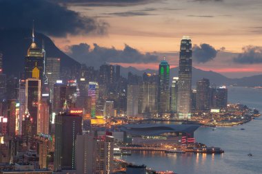 24 Haziran 2007 Hong Kong manzarası, Red Incense Burner Summitak 'tan manzara