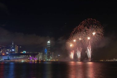 A Symphony of Lights 1 Temmuz 2007 'de Victoria Limanı' nda gerçekleştirilen muhteşem ışık ve ses gösterisidir.