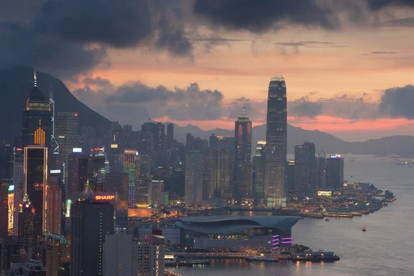 24 Haziran 2007 Hong Kong manzarası, Red Incense Burner Summitak 'tan manzara