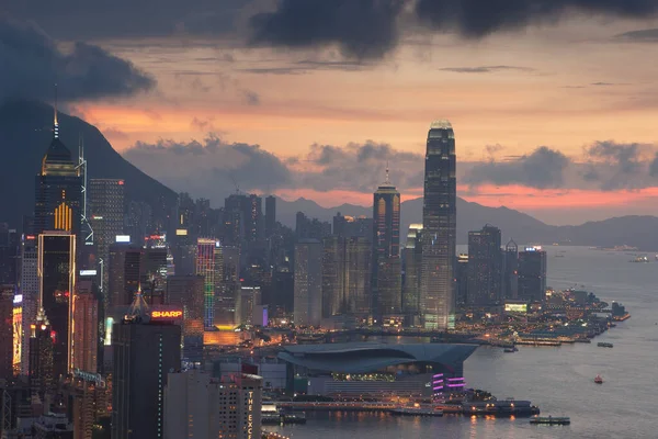 24 Haziran 2007 Hong Kong manzarası, Red Incense Burner Summitak 'tan manzara