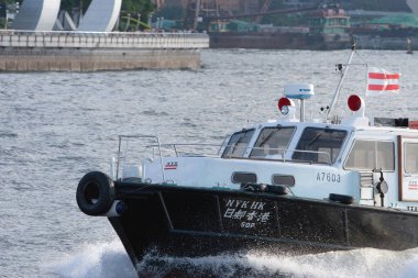  Liman 'da bir römorkör, Hong Kong 8 Temmuz 2007