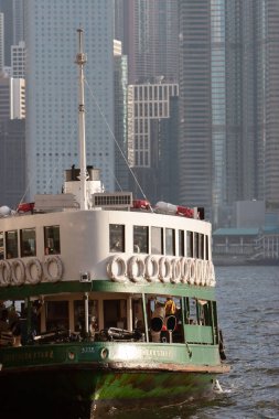 8 Temmuz 2007 Hong Kong Limanı, Victoria Limanı 'ndaki yıldız feribotu.
