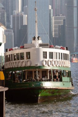 8 Temmuz 2007 Hong Kong Limanı, Victoria Limanı 'ndaki yıldız feribotu.