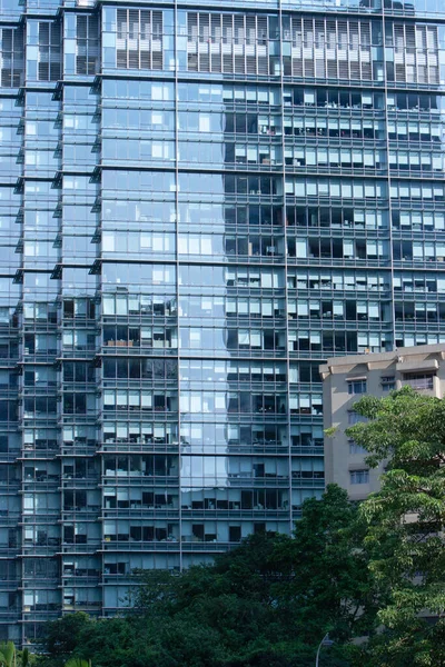 Září 2007 Modrá Obloha Reflected Windows Modern Office Building — Stock fotografie