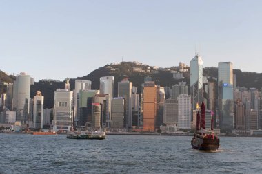 Modern Hong Kong 'da geleneksel yelkenli hurda gemisi. 3 Ağustos 2007