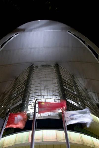 Geceleyin Wan Chai bölgesinden Hong Kong Viktorya Limanı. 30 Kasım 2007 