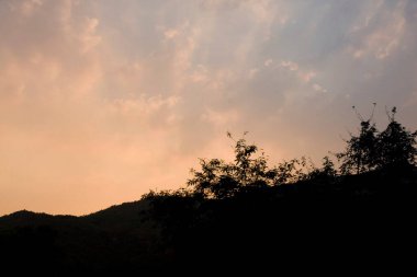 2 Aralık 2007 'de kırmızı günbatımının güzel manzarası