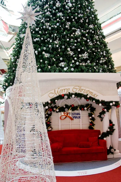 Festival Yürüyüşü Noel Ağacı Dekorasyonu Hong Kong 'da. 2 Aralık 2007 