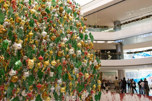 Pasifik Alışveriş Merkezi 'nde Noel süslemeleri. 2 Aralık 2007